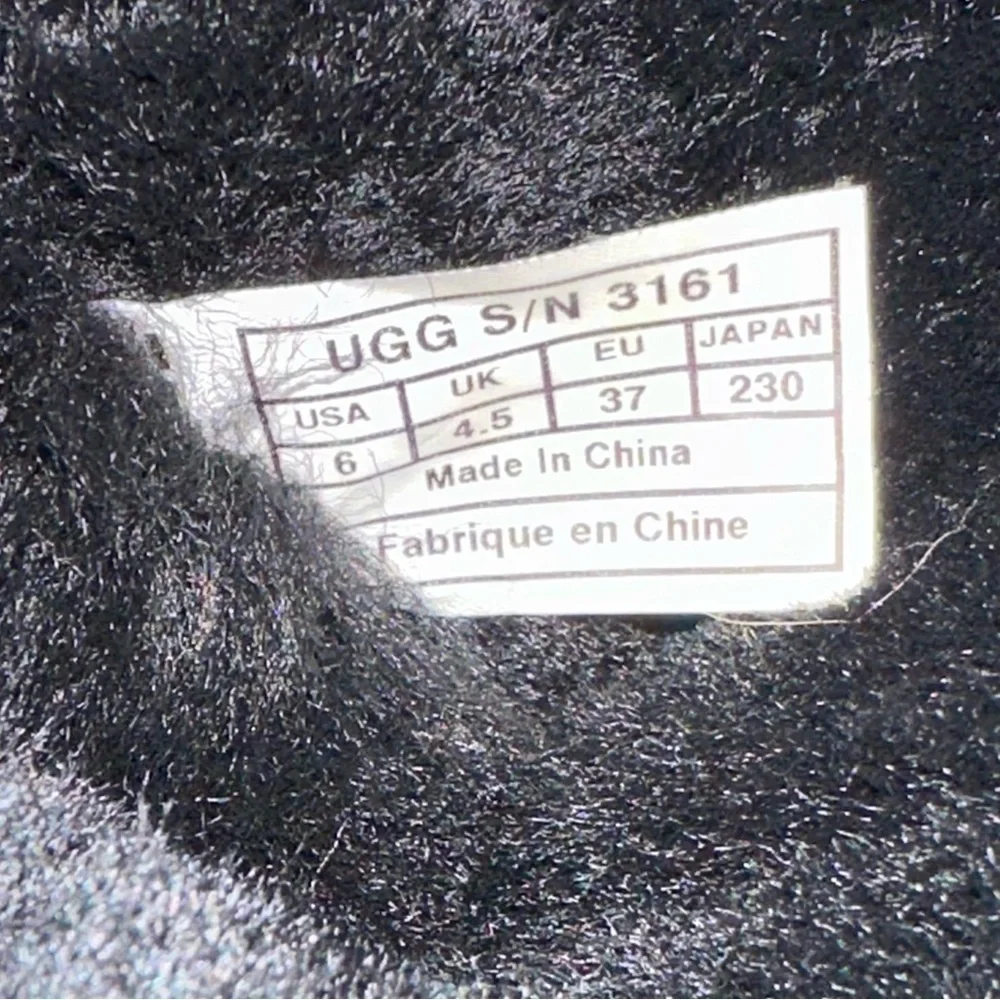 UEC UGG Classic Short Chunky Sequin Black Big Girl Size 6
